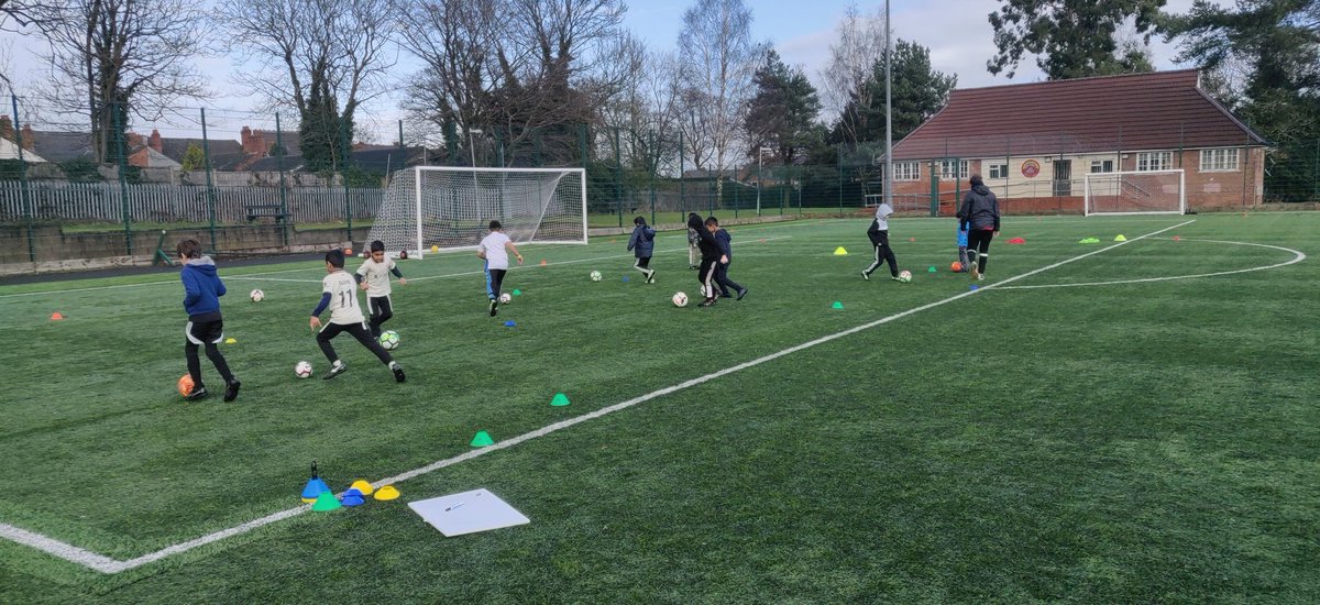 MasoominSports's tweet photo. Great to have @Matt_Jones7 @CoachNoor and @Coach_AhmedA delivering a much needed CPD for our coaches. https://t.co/NzZRjFVDty