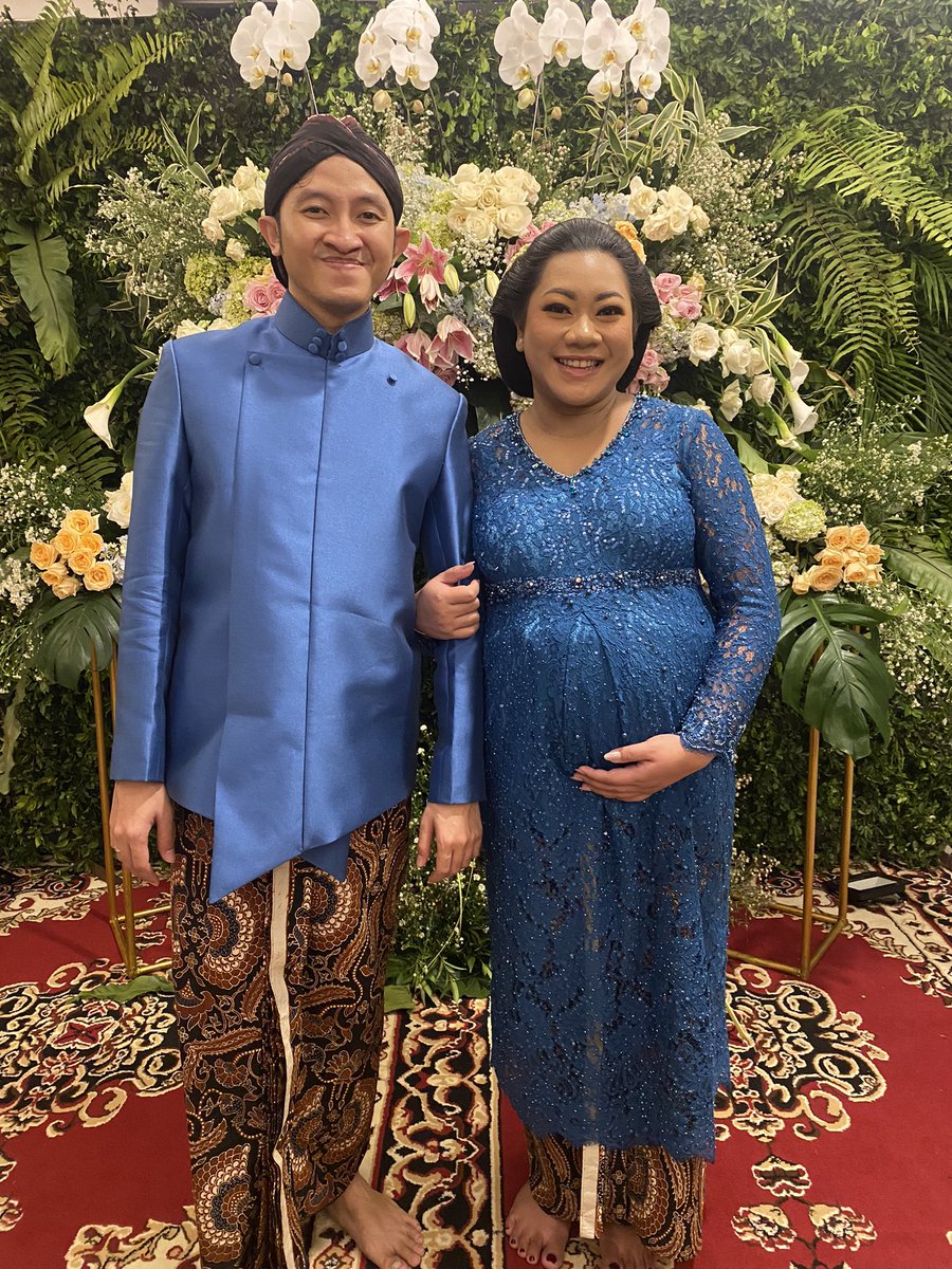 Kiyss's tweet photo. Bahagiakuuuuuuuu 🤰🏻🤍
#mitoni yg ternyata lawak bgt 😂 https://t.co/f2egDAOeyu