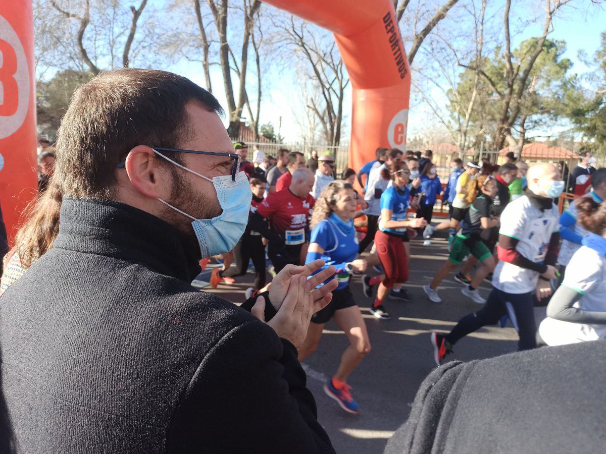 Javi_R13's tweet photo. 🔝 #WeRunParla❗🏃🏼♀️🏃🏽🏃🏽♂️💨
👉 Más de 1.800 corredores y corredoras en la carrera de 10k más rápida!
✅ Éxito de participación y organización en una fantástica mañana de domingo en #Parla ☀️
🙏 Gracias a @CasaDeporte_ por hacerlo posible! 👏👏👏
#WeRun
#ParlaCiudadDelDeporte https://t.co/2q2ZsoXs26