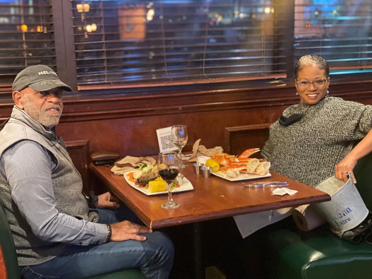 CaptainMas's tweet photo. WE LET THE FOOD SPEAK FOR ITSELF! 😉
At @CaptainMas we like to keep it simple yet, exciting and delicious. Everything we do is connected to the soul of the food. Our mantra has always been "Simply Prepared, High Quality Seafood."#loudouncounty #loudounladies #bonappetit #yummy https://t.co/kzhD0Cmvxe