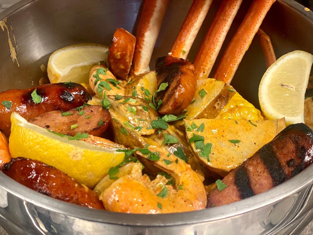 CaptainMas's tweet photo. WE LET THE FOOD SPEAK FOR ITSELF! 😉
At @CaptainMas we like to keep it simple yet, exciting and delicious. Everything we do is connected to the soul of the food. Our mantra has always been "Simply Prepared, High Quality Seafood."#loudouncounty #loudounladies #bonappetit #yummy https://t.co/kzhD0Cmvxe