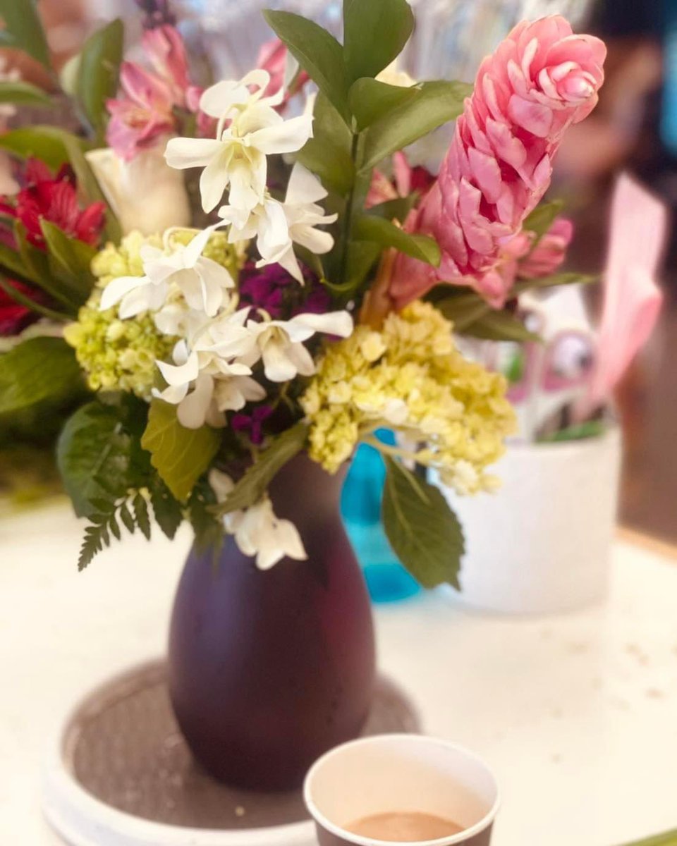💓💓 TOUCH OF TROPICS 💓💓

Dreaming of drinking my coffee next to the beach 🏖 
So I’ll settle for todays temps!! 😍

Lil dendro orchids
Lil pink ginger 

These stems aren’t ALWAYS on hand here in tropical Central Iowa 🥺
But with a little notice … paradise!! 💓💓
515-276-4951