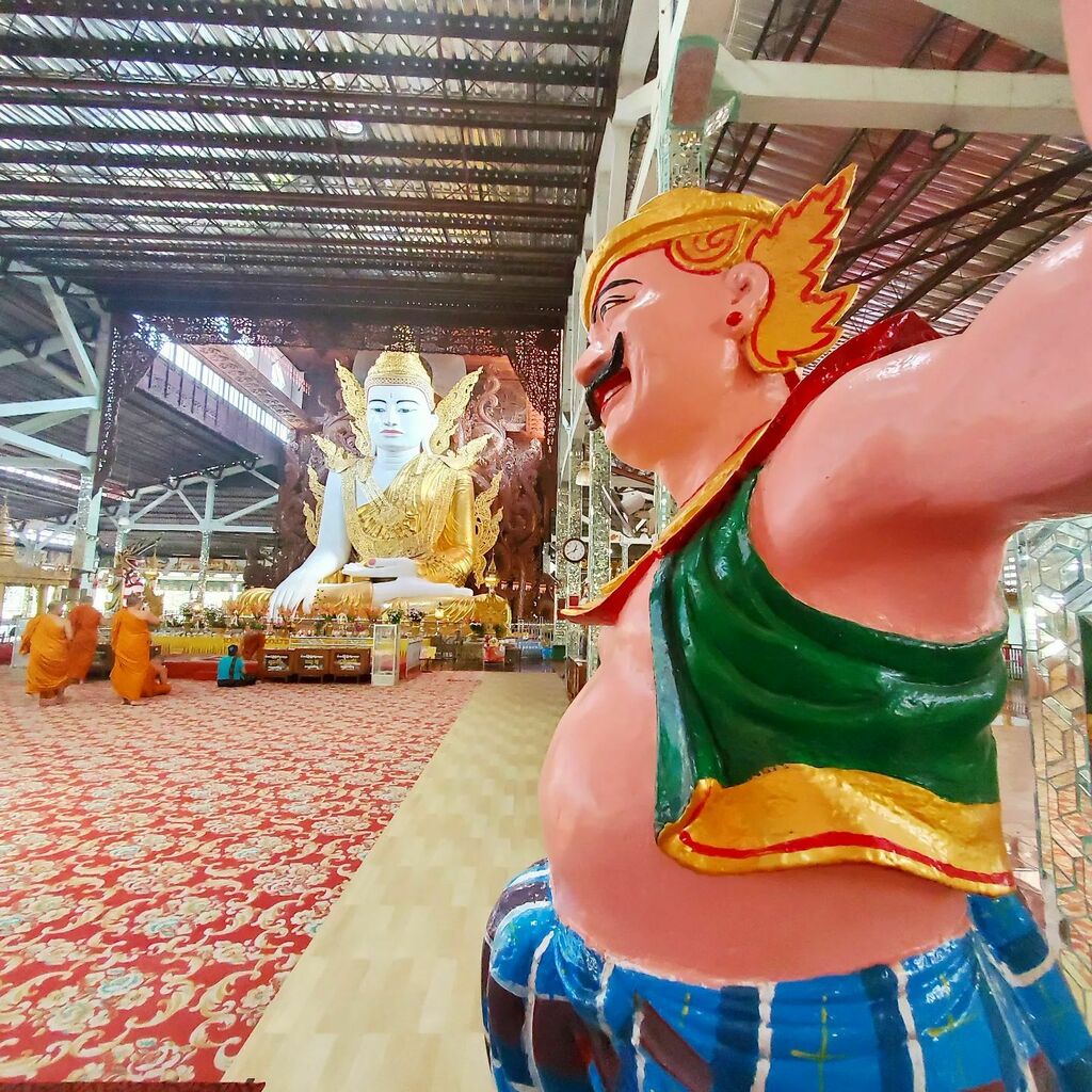 bumblingtourist's tweet photo. 🇲🇲 New video! We visited the biggest seated AND reclining Buddha! Plus we see a few monks taking Buddha selfies 🤣
.
Watch the series at https://t.co/9kQkCeMlg0
.
#mandalay #asia #exploreasia #travelasia #travelmyanmar #exploremyanmar #ruralmyanmar … https://t.co/YSFkKiXcAJ https://t.co/E9nDERME4b