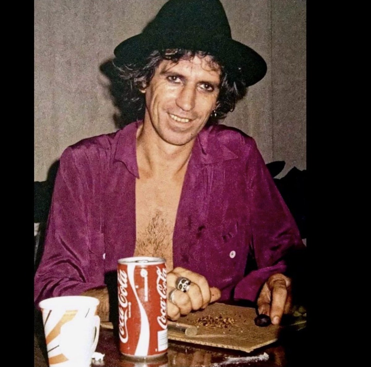 denajag's tweet image. Coke 😉 @officialKeef #Sunday #Refresher  #Keefer