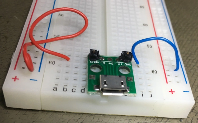 Elektor's tweet photo. A very cheap and simple powr supply for your experiments➡️
Simple Power-Supply for Breadboards | By Fmky https://t.co/WWF9jRQwHf
#breadboards #electronics #circuits #powersupply #powersupplies https://t.co/sd08qI7so4