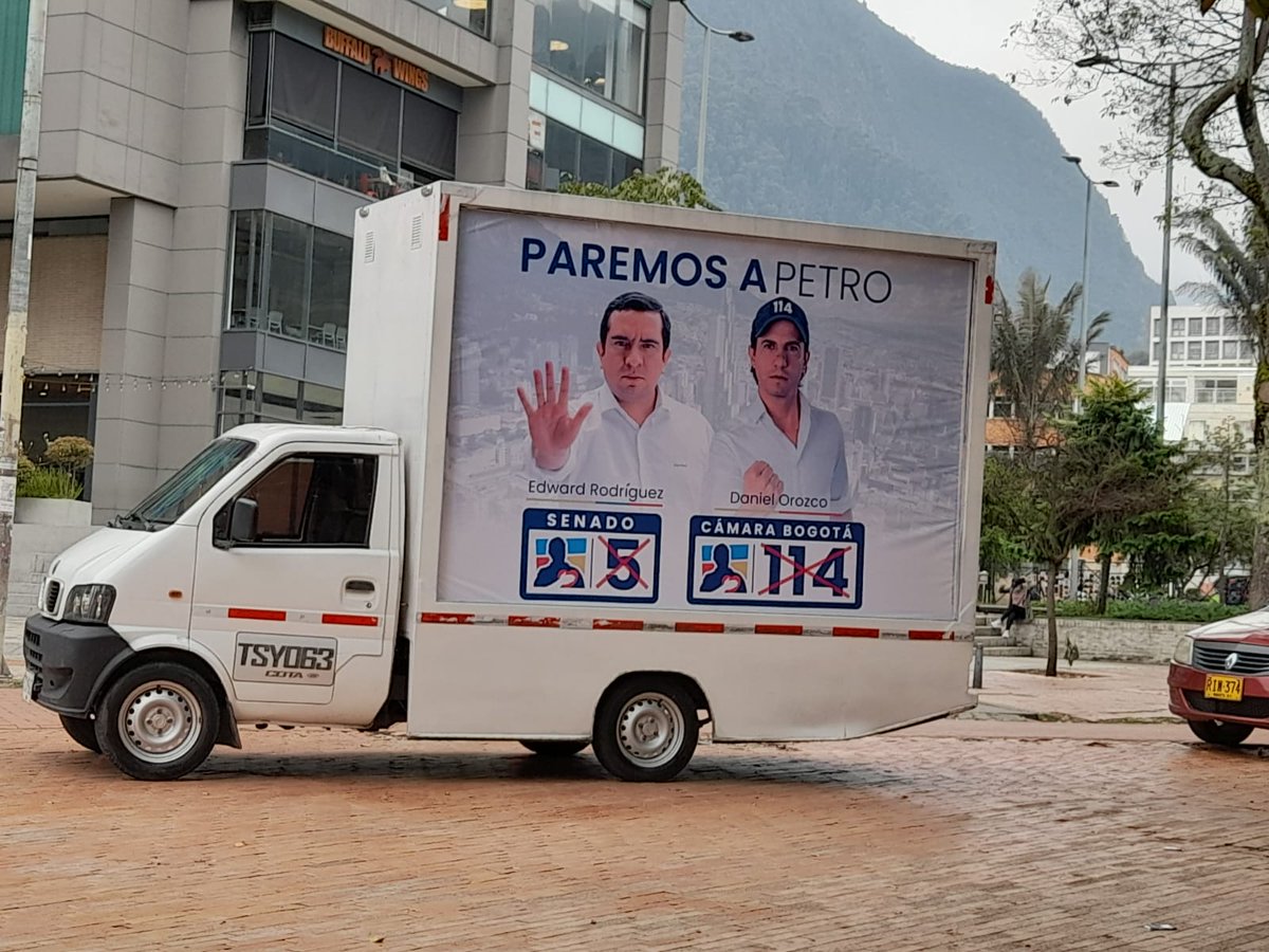 Heidy Sánchez Barreto 💛💚 on Twitter: "¿Y cuáles son sus propuestas? - Paremos a Petro. La única forma de hacer campaña. 🤨 https://t.co/JEShmUbEcI" / Twitter