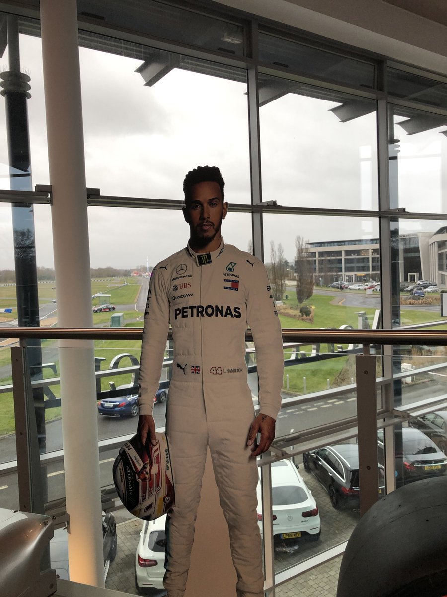 RT @Ieensv5: met lewis hamilton (real) https://t.co/Jn67cP6yXV