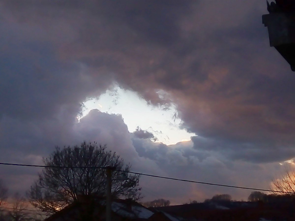 Ма неће киша ☁️

* Ја кад процењујем ситуацију *