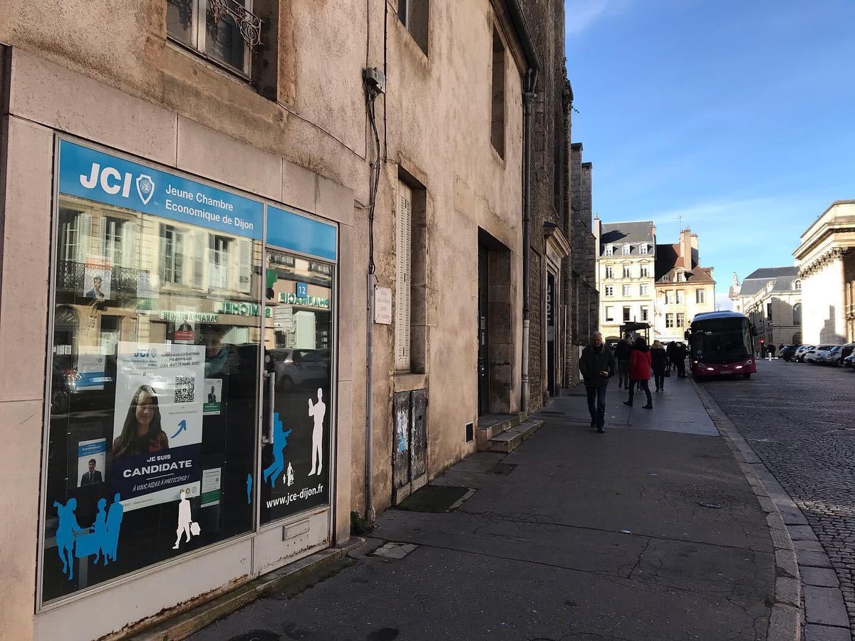 JCE_Dijon's tweet photo. NOUS SOMMES CANDIDATS 
( à vous aider à voter)

🔵Lancement de notre campagne #présidentielle à #Dijon

⚪️Petit déjeuner autour de notre stratégie et l’inauguration de notre local de campagne. 

🔴Collage de nos affiches et direction le marché pour aller à votre rencontre.

1/2 https://t.co/61lghDoLKV