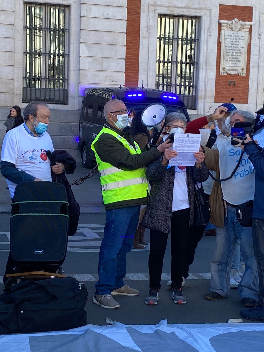 PSaniPubli_ZN's tweet photo. #EnDefensaSanidadPublica hoy en la 92 Marea Blanca porque mientras liquida nuestra salud, Ayuso abusa y arrolla con su Ley Ómnibus. Denunciamos situación de servicios de atención primaria y de salud mental. No Agencia de Contratación Sanitaria @PSaniPubli_ZN @MesaDefensaSani https://t.co/ePF6Foxlek