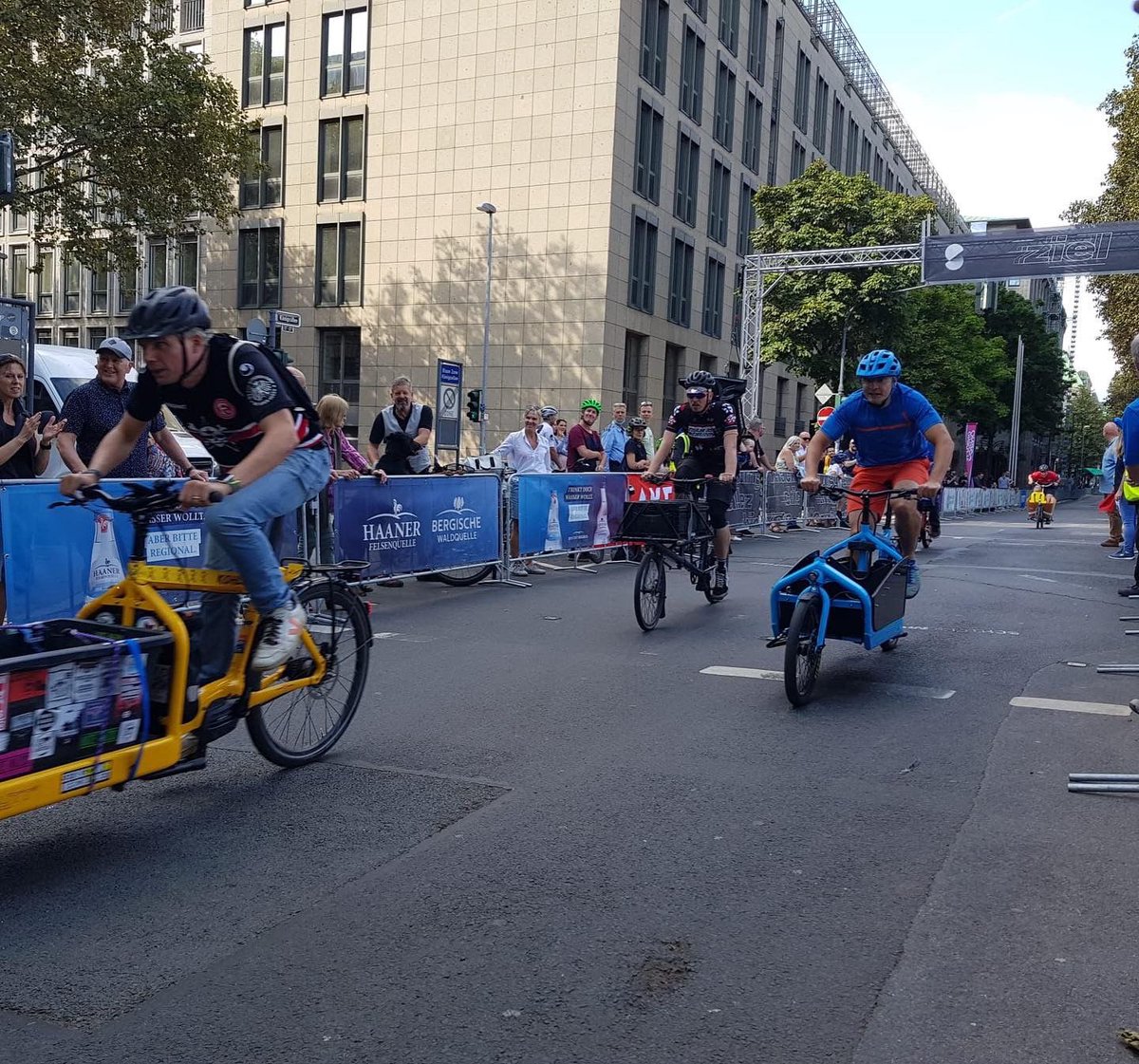PuntaVelo's tweet photo. Wann ist endlich wieder Sonmer? 🤩 #puntavelo #larryvsharry #essen #berlin #köln https://t.co/IA3aK3UdZg