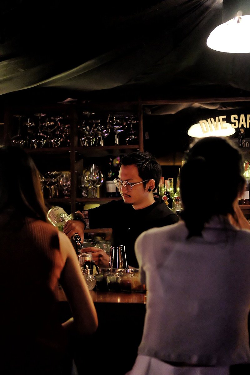 Golfyl's tweet photo. A night on One For The Road #OneForTheRoadMovie #oftrbar https://t.co/HIFFjeyra9