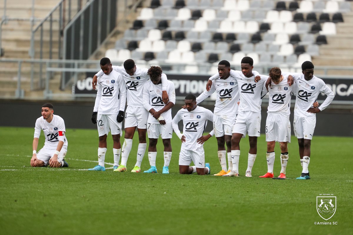 AmiensSC's tweet photo. L'aventure en #CoupeGambardella s'arrête ici pour l'Amiens SC, bravo à nos jeunes pour leur parcours et merci aux supporters présents ! 👊💪

#ASCACA 3️⃣-3️⃣ (3-5 aux tab)
#FiersDetreAmienois ⚪️⚫️ https://t.co/kwnggFjYut