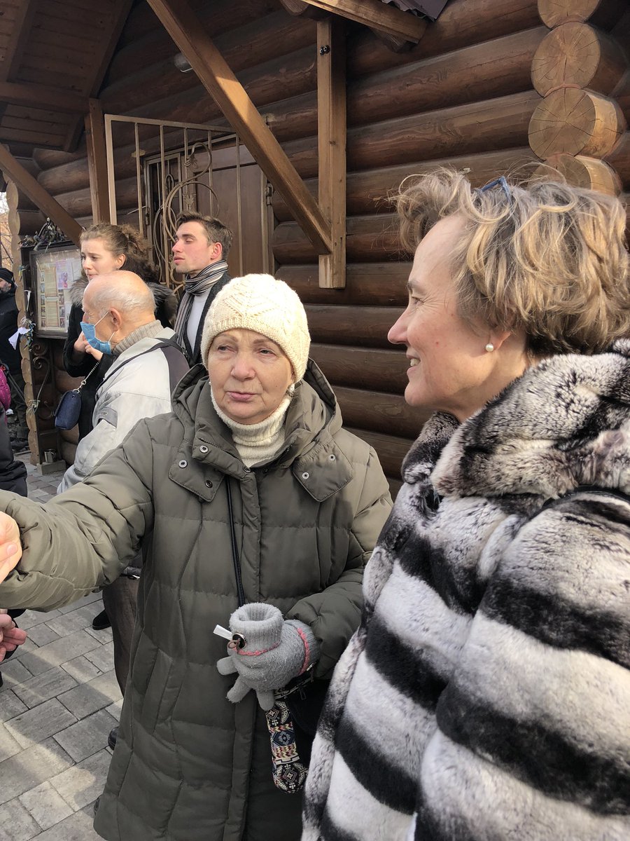 Я згадую ще один сонячний день у лютому 8 років тому, коли ми оплакували багато загиблих. Вічна їм пам'ять!