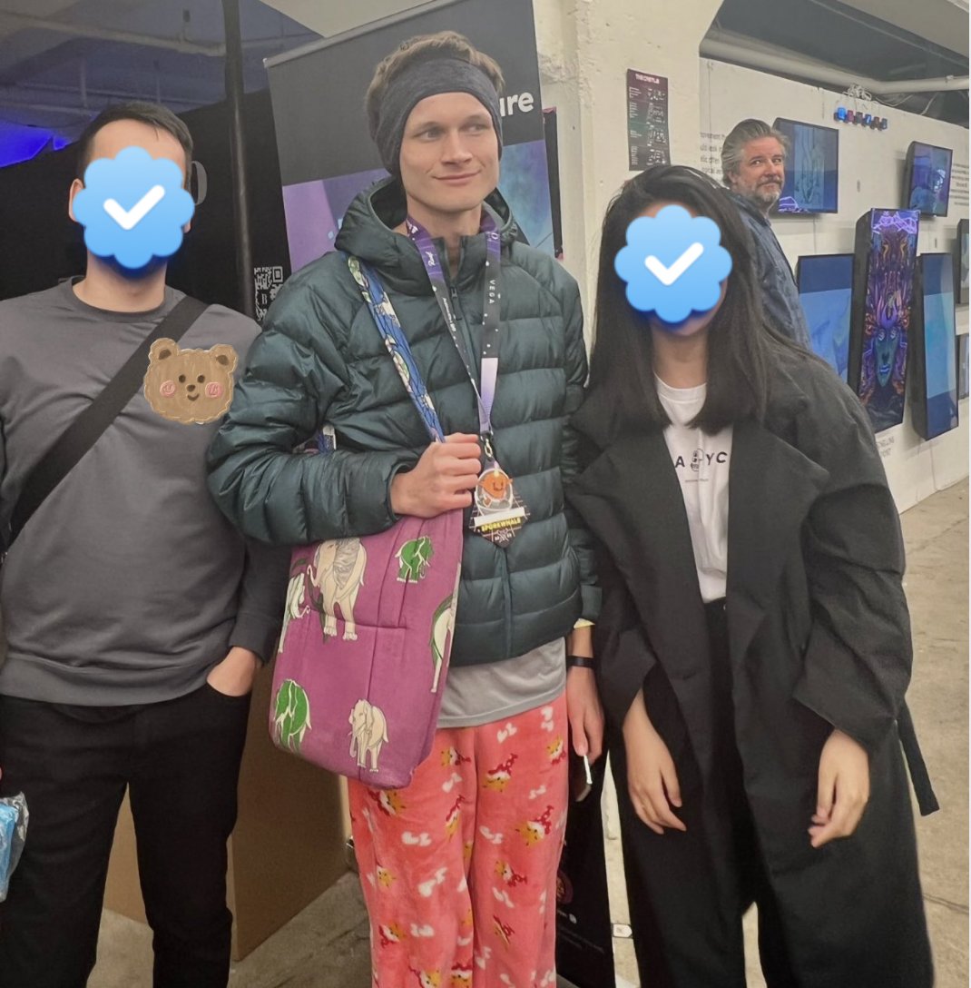clear_dao's tweet photo. ๐ Funny pic of the day with โค๏ธ love from the #ClearDao $CLH community
#Vitalik was seen wearing Shiba Inu pajama pants ๐๐คฃ at the #ETHconference
https://t.co/tgOE7RXhVp
#ETHDenver
#DeFi 3.0 https://t.co/L7QZTlkhKj