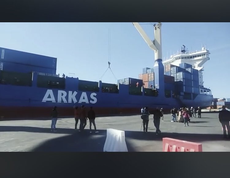 aidou_dadel's tweet photo. Cette nuit, 213 conteneurs de déchets italiens ont quitté le port de Sousse, 2 ans après leur arrivée. Après d’intenses négociations, l’Italie a accepté de les reprendre. C’est une victoire pour la société civile tunisienne, qui espère que ce scandale servira d’exemple. ENG 👇🏼 https://t.co/409C7KCXSK