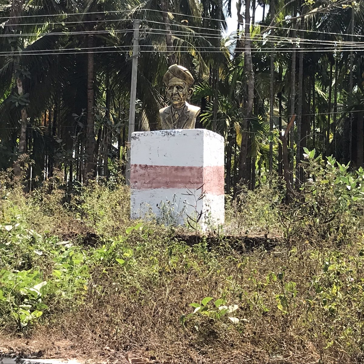 Sept 15 is celebrated as National Engineers Day to honour the country's finest engineer Sir MV. But this is how we respect his memory near the Bhadra River Project. <a href="/CMofKarnataka/">CM of Karnataka</a> <a href="/DKShivakumar/">DK Shivakumar</a>