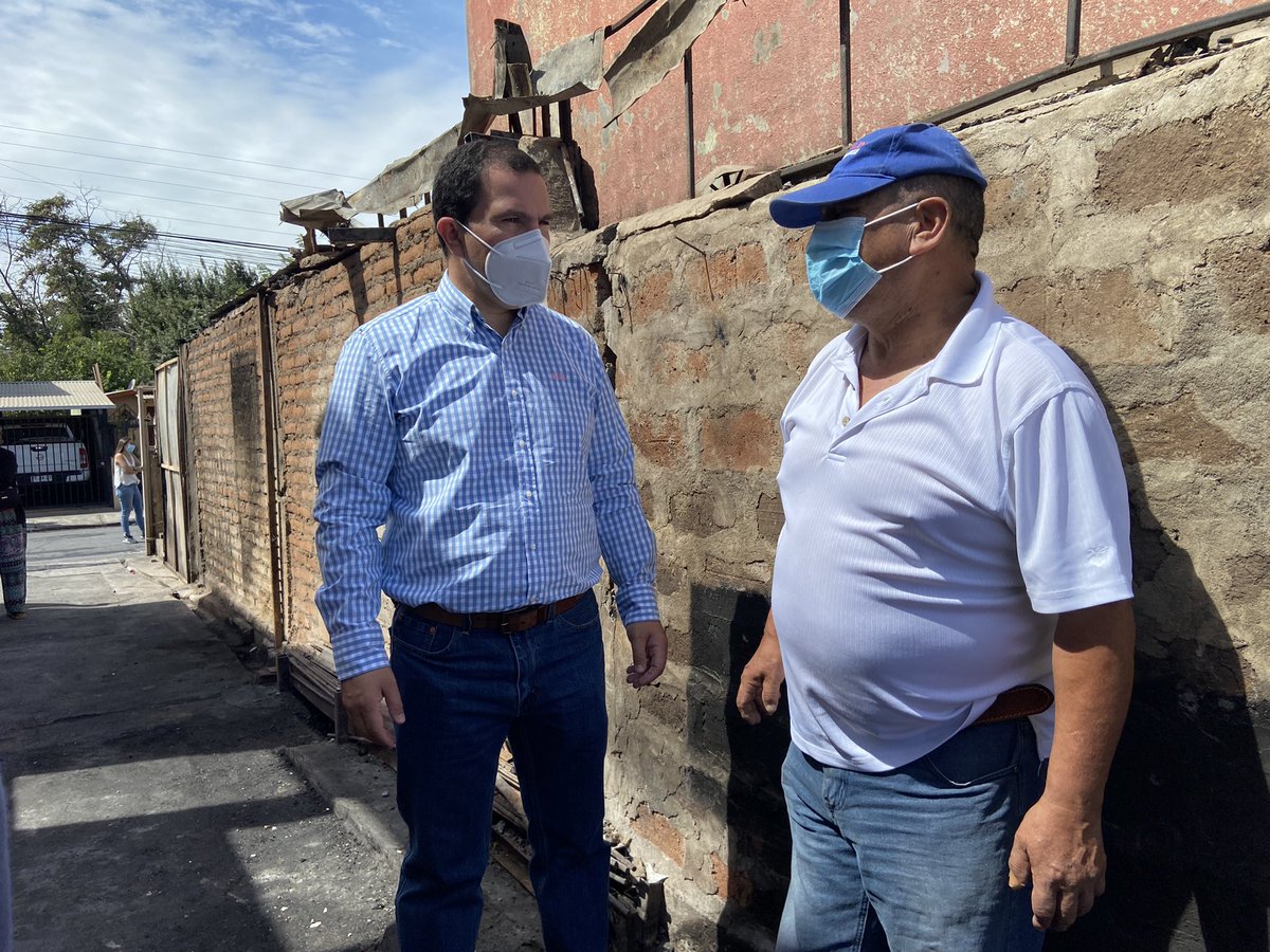 El Delegado Presidencial, <a href="/RicardoGuzman/">Ricardo Guzmán</a> se encuentra en #SanFernando conversando con las familias afectadas por el incendio del pasado viernes, en la oportunidad les comentó cuáles serán las directrices para la entrega de los apoyos y ayudas por parte del gobierno