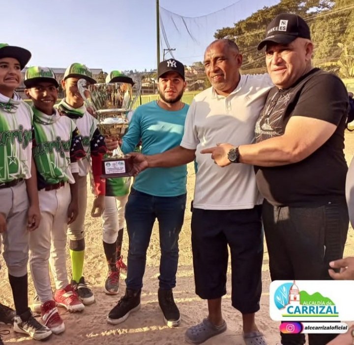 Alc_Carrizal's tweet photo. Carrizal dejó en el terreno a Los Salias en Beisbol Infantil y se lleva la copa "José Morales"
                                                                                       En el estadio Alexis Padilla, se realizó, este sábado, la  Copa de Beisbol Infantil y Juvenil. https://t.co/uZ4JzNKLRK