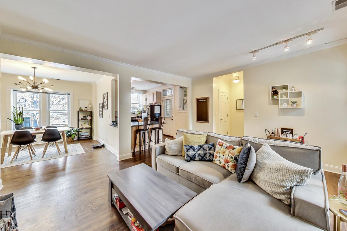 HomePartner's tweet image. LINCOLN PARK: Grand Opening SUN 1:30pm-3:30pm 😄 Renovated 2 BD + DEN, 2 Bath ~ In Unit W/D ~ Open Floor Plan ~ Balcony ~ PRICED UNDER $400K 😄 Checks ALL of the Boxes! DM for more info. 💙 mailchi.mp/chicagohomepar…