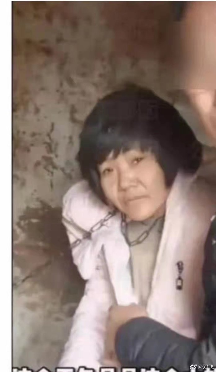 这个眼神足以碾碎我们再坚硬的内心。只要我们还属于人类。

保持愤怒！保持关注！绝不放弃！