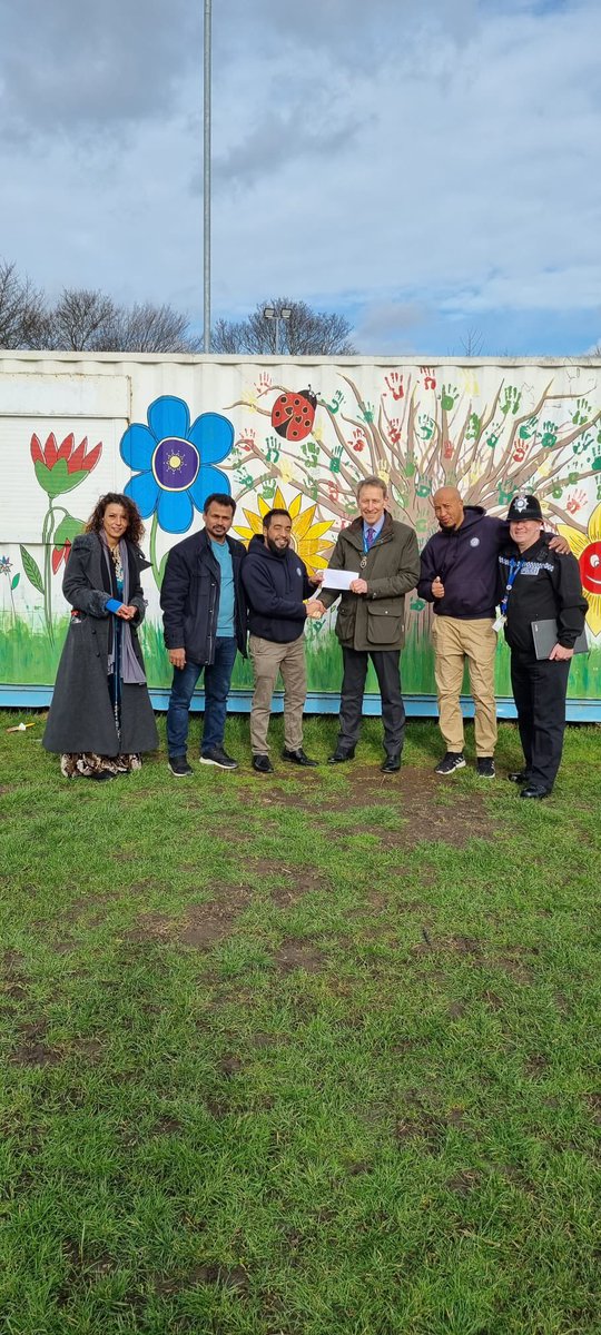 thepeelproject's tweet photo. A big thanks to the high sheriff for presenting us with this cheque on behalf of @TheTribuneTrust
We hope to continue providing more and improve our services for the community π
ββββββββββββββββββββββ
Follow π @thepeelproject
βββββββββββββββββββββ
#ThePeelProject #HullCity https://t.co/8GoVQDsKyd