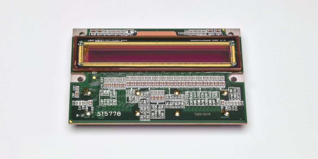 HamamatsuPhoton's tweet photo. Our new CMOS linear #imagesensor, S15778, was developed for industrial cameras that require #highspeedscanning, and has 8k high resolution and 100 kHz high speed. Learn more @ https://t.co/wcRGTVI5lJ https://t.co/6hzvdVBmja