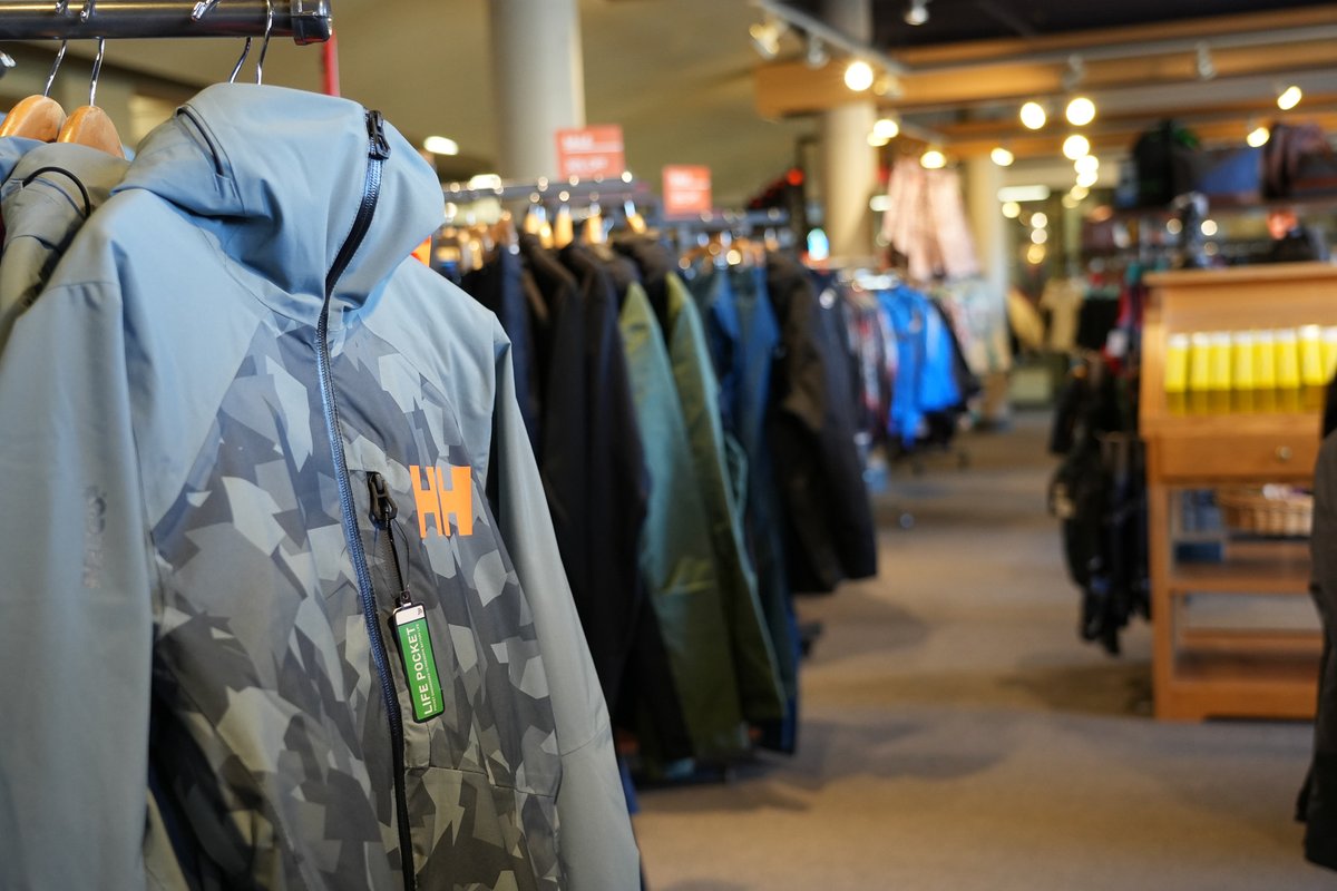 Forget your gloves? Need extra socks? Want to treat yourself to a new @hellyhansen winter coat? All soft goods are now 30% off in our retail stores!
 #huntermountain #hellyhansen