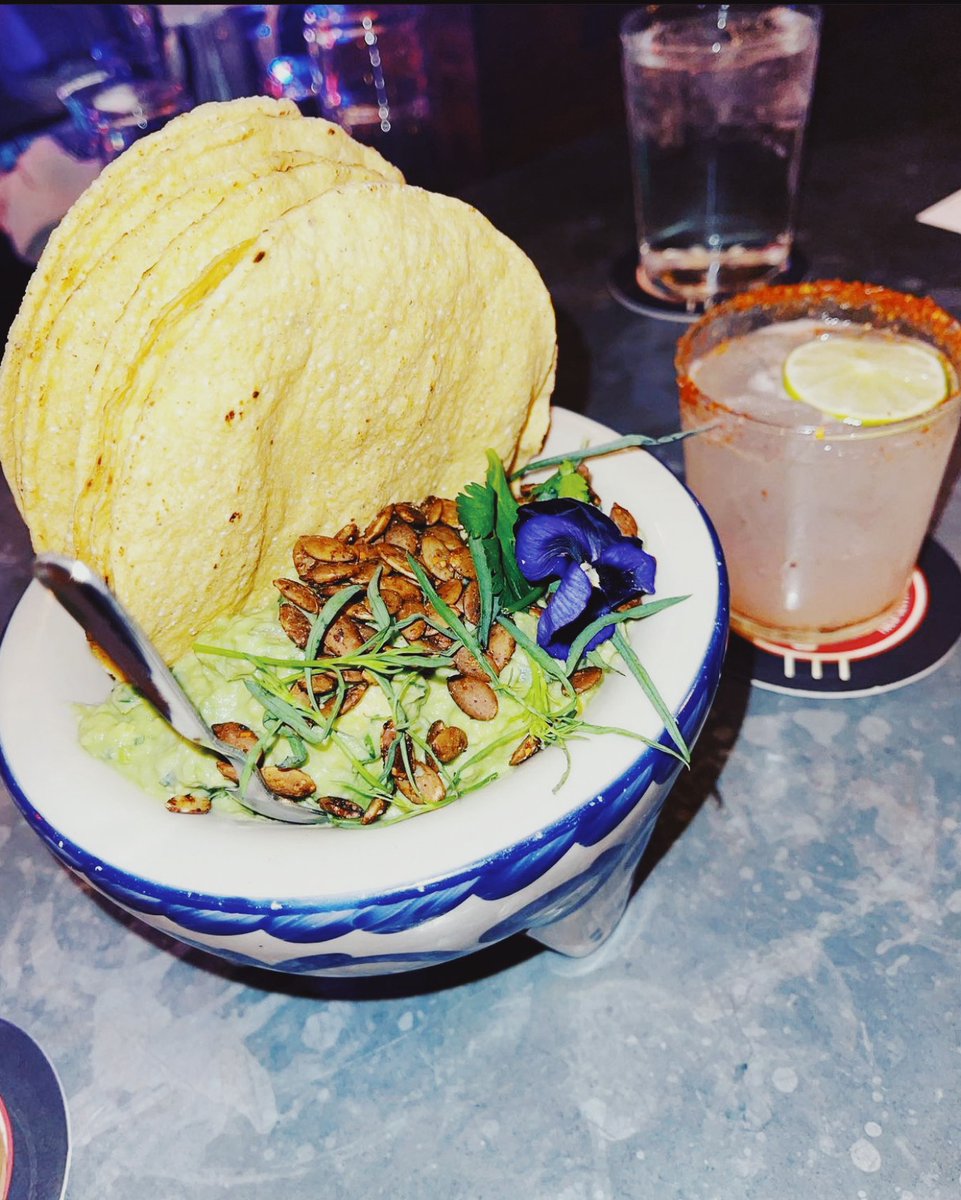 camachogarage's tweet photo. Cocktails and guac: a match made in heaven. 🥑🍹📸: @kristasnibbles #guacamolelover #mexicanfood  #localfood #restaurantemexicano #newhaveneats #coktails #ctinfluencer #cthappyhour https://t.co/FIEOyTuXOy