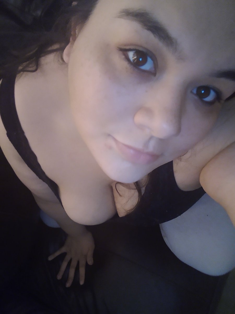 JessicaEvans63's tweet photo. https://t.co/MFACdfv1Ud Come check out the deal I have going on for the first 5 people to hit the link!! #onlyfans #onlyfanslink #onlyfangirl #OFlink #subscribe #LINK https://t.co/S2CKJcOncT