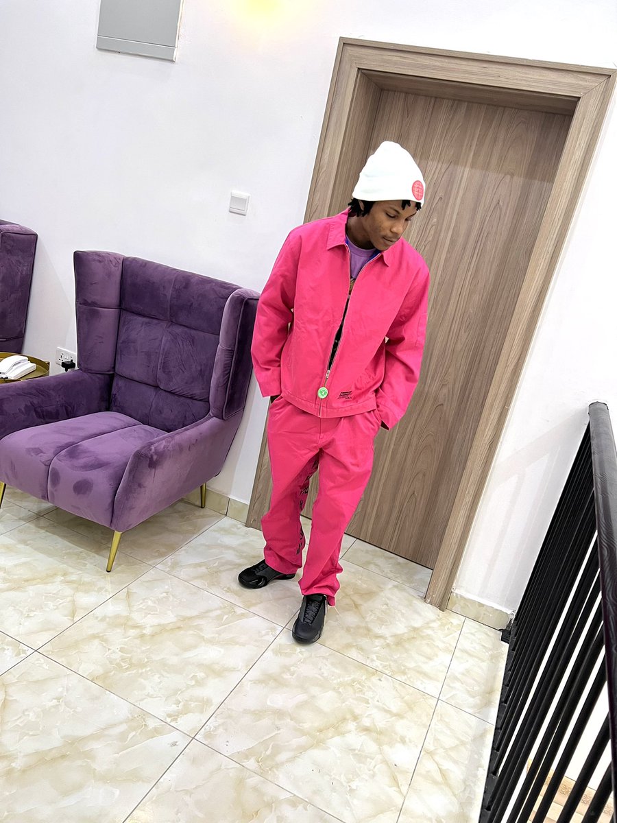 Em_Templah's tweet photo. 👛Pinking I feel a Supreme Being👛
Em' 
#supreme #templar #spaceroute 
#SREenthouse https://t.co/7hTMf0OiNO