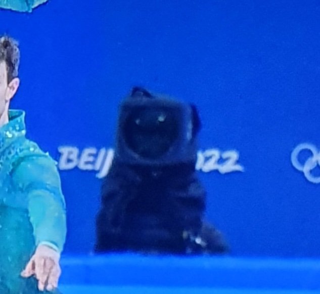 IGetSpellbound's tweet photo. One of the cameras in Beijing looks like a Jawa. #Lympics #WinterOlympics2022 https://t.co/vQhnmKBTiJ