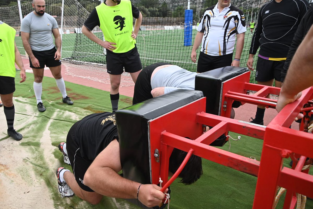COMGEBAL_ET's tweet photo. El regimiento #Palma47 ha organizado dos equipos de rugby, masculino y femenino para representar a la #COMGEBAL.
Ayer durante una jornada de intercambio los Corsaris de Pollença han ayudado a perfeccionar las técnicas más avanzadas
@MCANA_ET #ejercitoconeldeporte #150añosPalma47 https://t.co/MDKnKY6Y8x