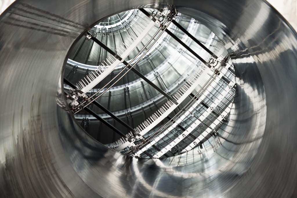 MIT's tweet photo. A new upper limit on the mass of neutrinos: Researchers with the KATRIN experiment determine that neutrinos are lighter than 0.8 eV/c2. https://t.co/KzXQF26R7E https://t.co/TQ88P6EY3p