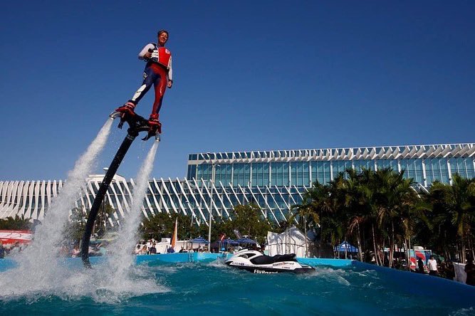 MOBILEMIKE_'s tweet photo. #MobileMike #MiamiInternationalBoatShow #MIBS 
 @miamiboatshow #PromotingTheFuture #GetOutAndEnjoyYourself #JoinUsLive #SundayFunDay #Miami #dbmibs https://t.co/z48LSziR96