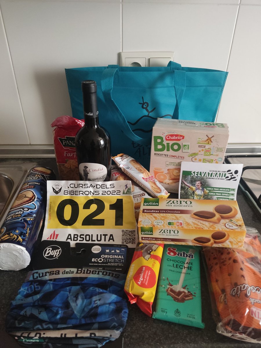 PalomaresEj's tweet photo. Que et regalen amb la inscripció a una cursa de muntanya...compareu amb el que ens regalen a una cursa d'asfalt....#cursadelsbiberons #flatisboring https://t.co/4DSTLnTmXQ
