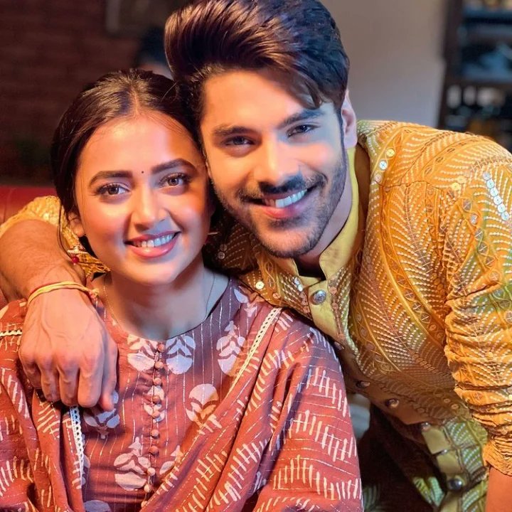 aanchixtweets's tweet photo. Beautiful Bond #TejSim โค๏ธโจ
Teju ka Simbuda ๐๐
TouchWood moment #PraRish ๐ฅบ๐ค
#TejasswiPrakash #TejaTroops
#Naagin6 #SimbaNagpal https://t.co/COBlOf6I2n