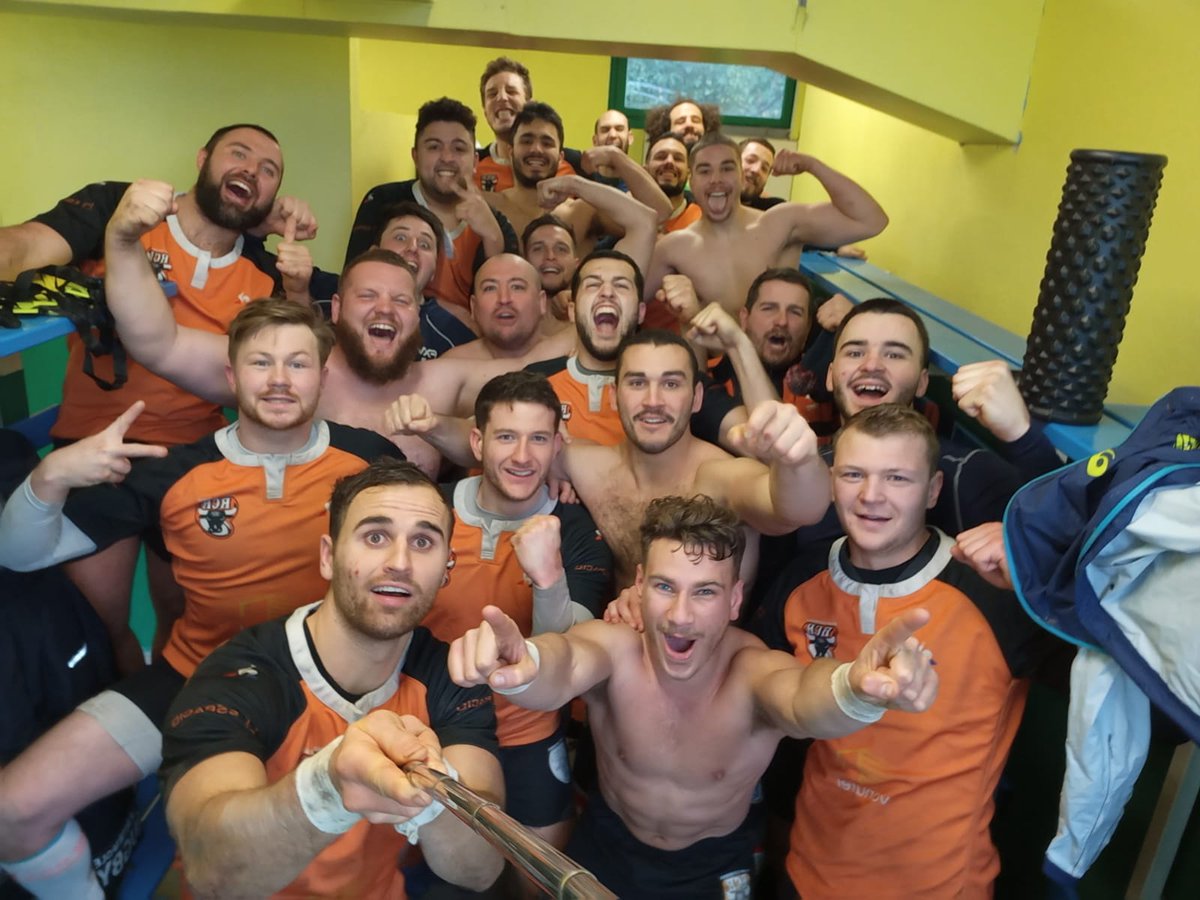 RCRoubaix's tweet photo. 🧡💪SELFIE VICTORY💪🧡
Le RCR signe une des plus belles victoires de son histoire en gagnant 26 à 33 à GTO !!!
Bravo au commando qui est allé braquet le leader !
#TeamRCR #LesBatards #PercheÀselfie https://t.co/McfYdNuLOk
