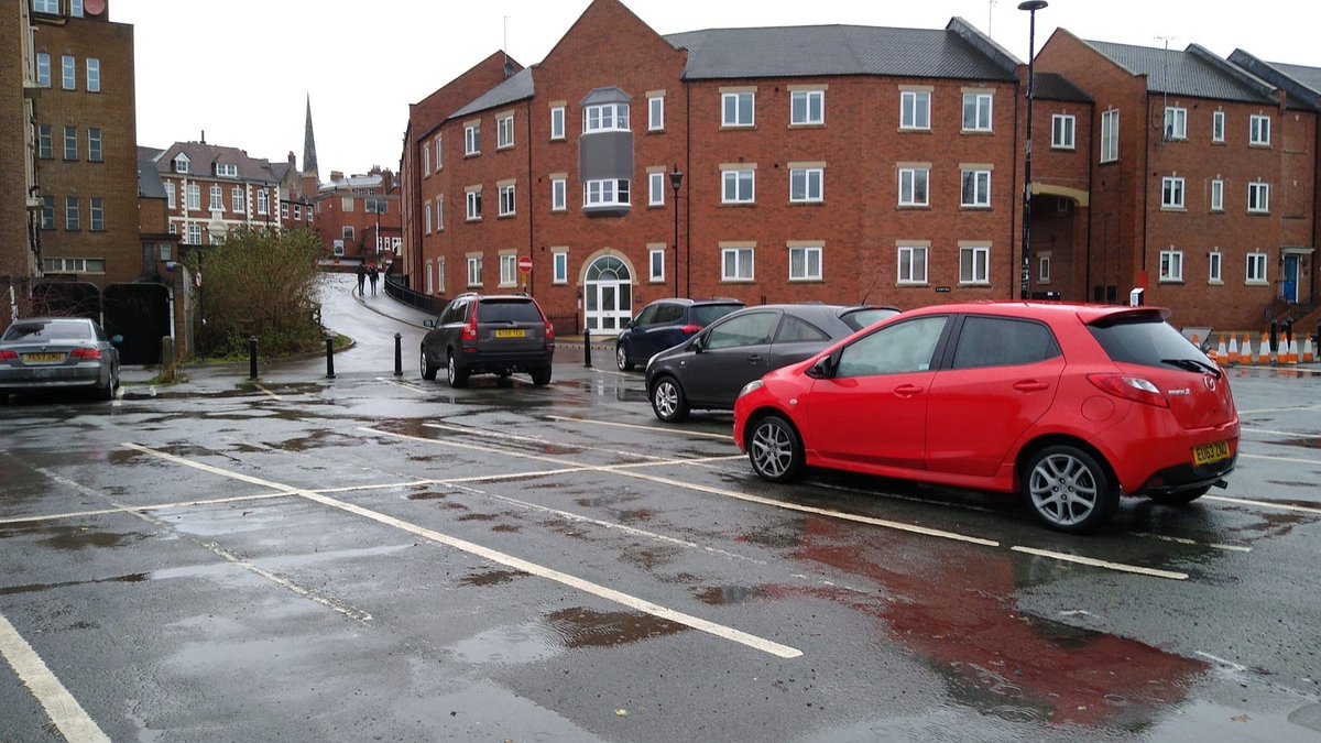 ‼️ Help save these cars from flooding‼️ 

These cars are currently on St Julian's Friars car park in #Shrewsbury - if they don't get moved, they risk getting  very wet. 

If you know someone who is parked there, please tell them to move their car NOW.