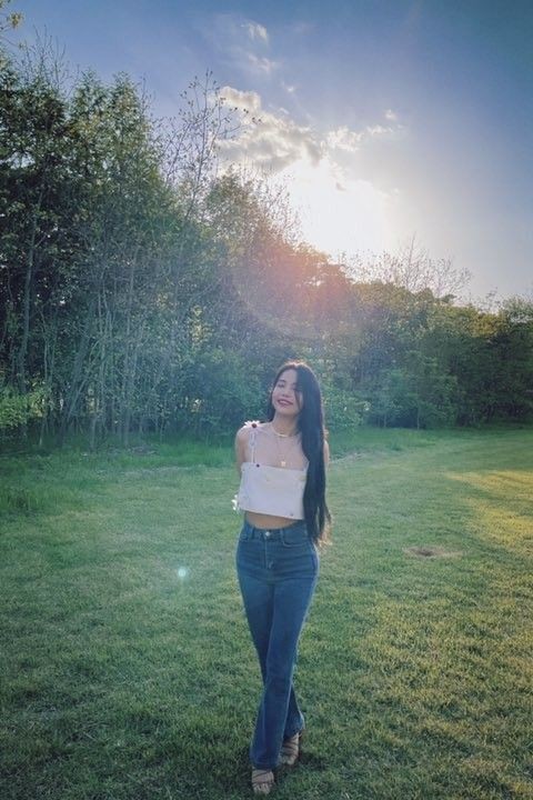 hwasafixed's tweet photo. Dia da nossa Yongsun, essa mulher forte, inspiradora e decidida. Desejo que ela seja cada dia mais feliz e sempre continue sendo a pessoa incrível que é! 🎊🥳

HAPPY SOLAR DAY
#HappySolarDay
SOLAR LUMINANCE
#온세상에_아름답게빛나���_솔라생일 https://t.co/jE5rHlE954