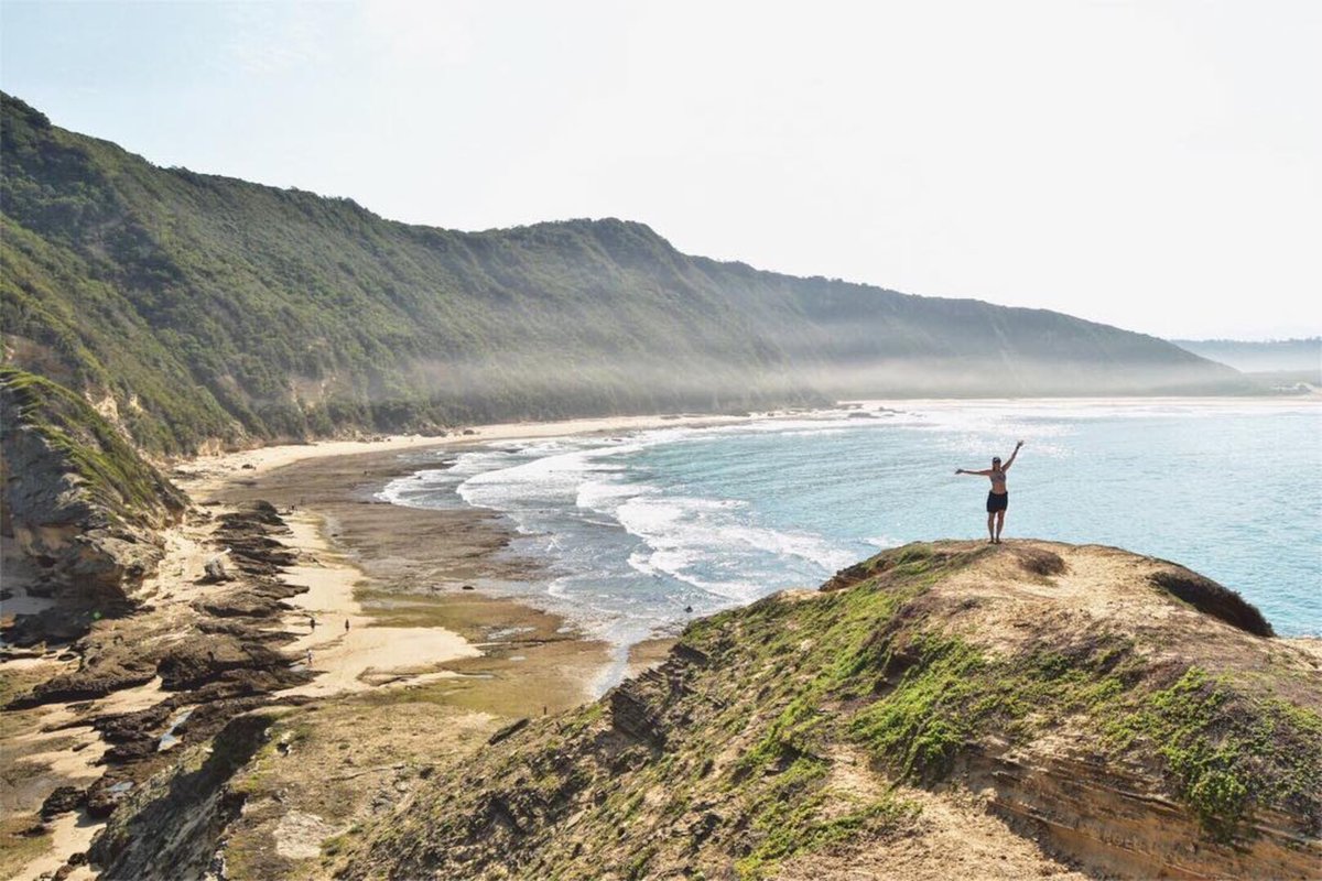 Have you ever visited Gericke’s Point⁉️ This gem is situated just west of Sedgefield at Swartvlei Beach. This is the perfect place to take the kids snorkeling, and if you climb to the top you’ll get some great coastline views 😍 #VisitKnysna 

📸 IG/roy_adventures