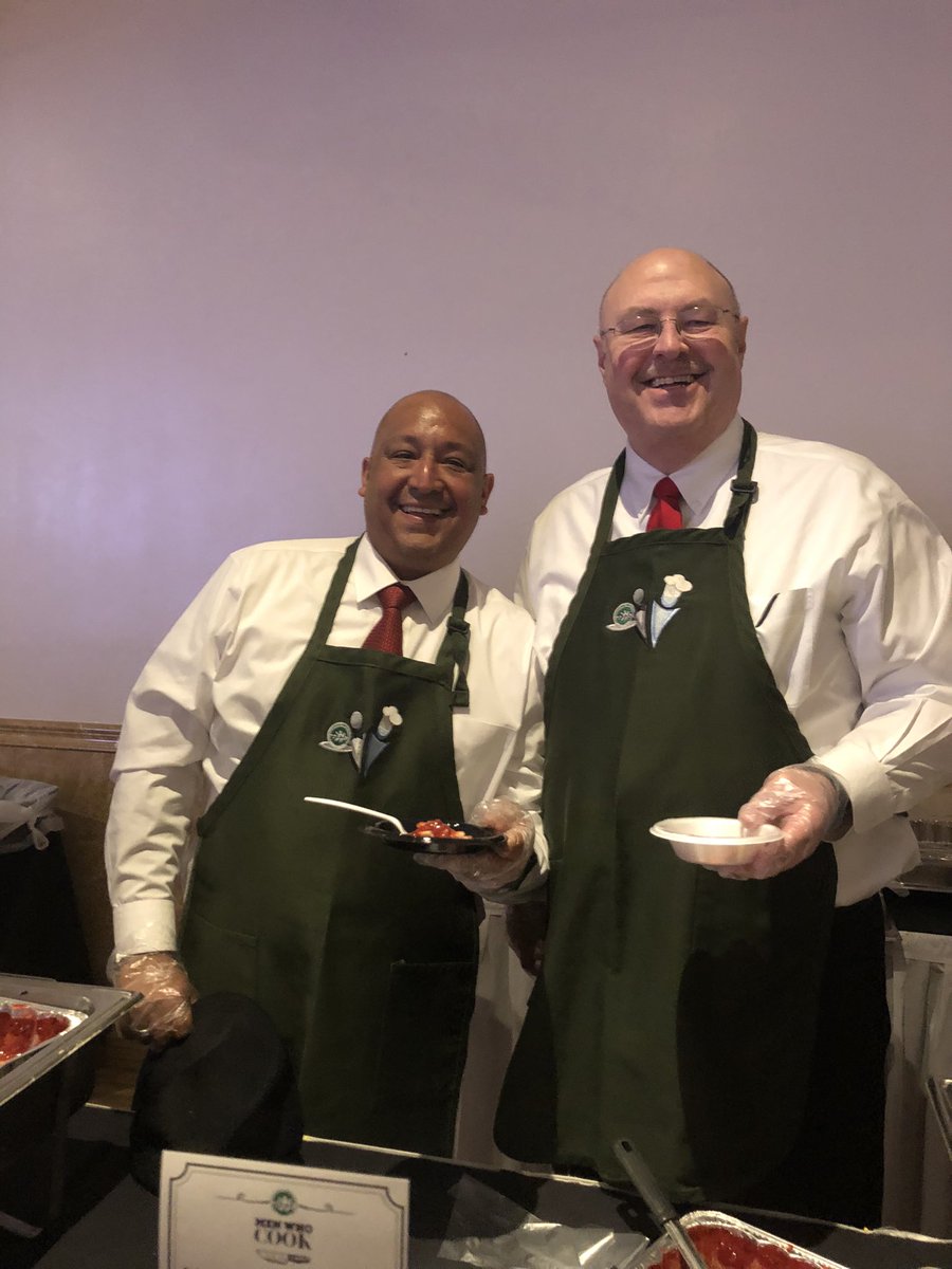 AidePia's tweet photo. 2022 Men Who Cook 🧑‍🍳 #LEAF https://t.co/q7zfBWD7Aa