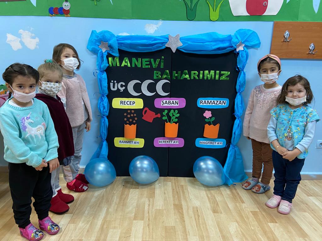 ebkadinaile's tweet photo. Esenler Belediyesi Nuri Pakdil Bilgi ve Hikmet Evi oyun grubunun üç aylar etkinliğinden fotoğrafları😇 https://t.co/4dAyWWVsCR