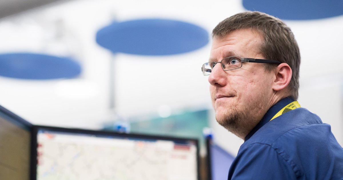 UKPowerNetworks's tweet photo. #StormEunice update: We have now restored power to 96% of properties left without power due to #StormEunice. There are currently 5,300 properties without power across the East of England and 17,200 off across the South East. Click here for latest updates: https://t.co/bDxqCxricj https://t.co/pPEPSkOeCD
