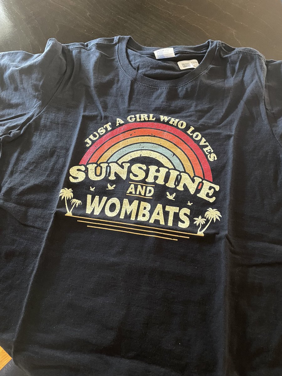 cryptothottie77's tweet image. shout out to @irene2110 who sent me this shirt after talking about my love for wombats 🥺🥺💗💕💖 thank u so much queen 😭