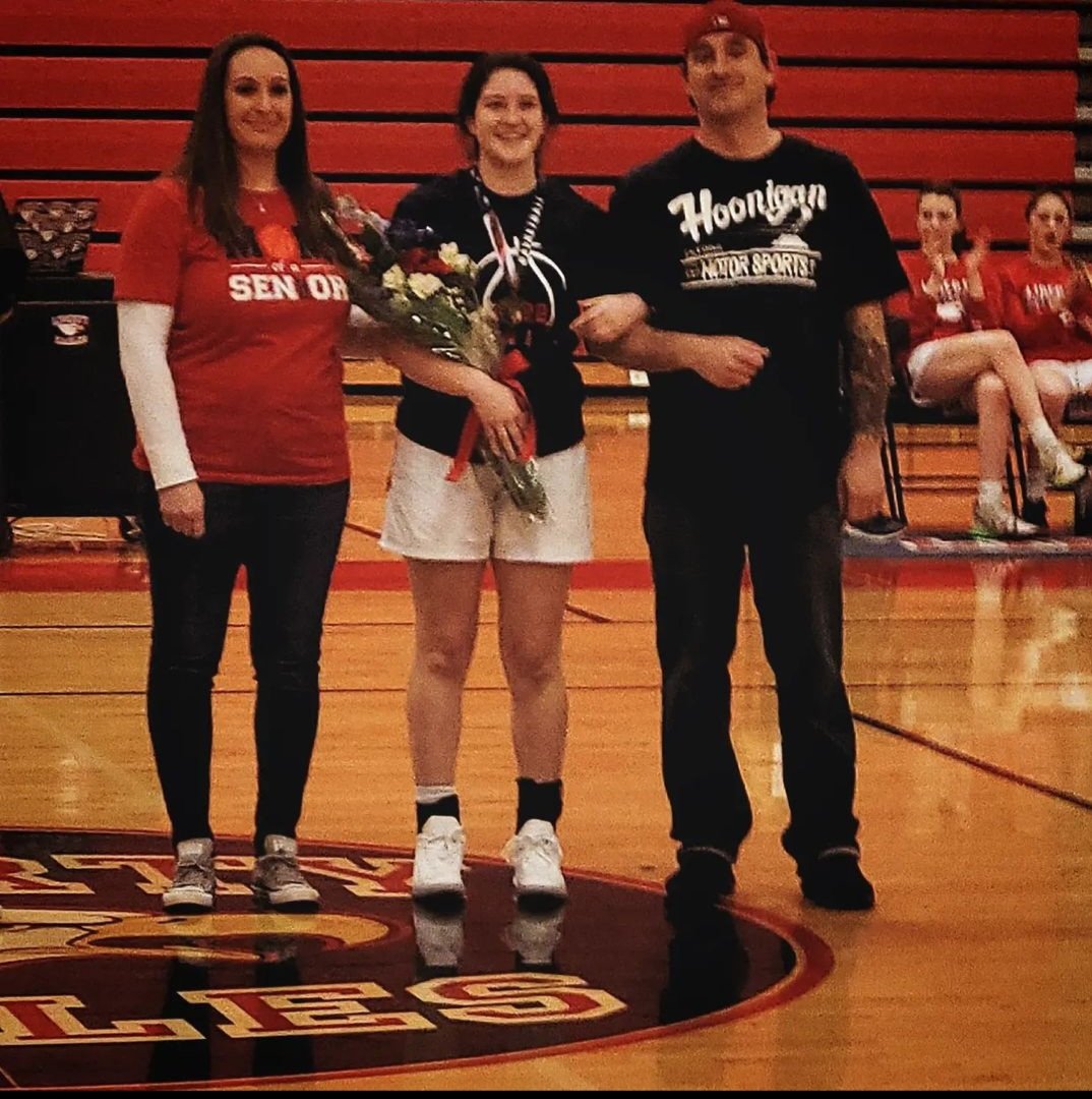 mommabearbeth4's tweet photo. Happy 18th Birthday Ally Schniepp! https://t.co/9SkmfC96Ze