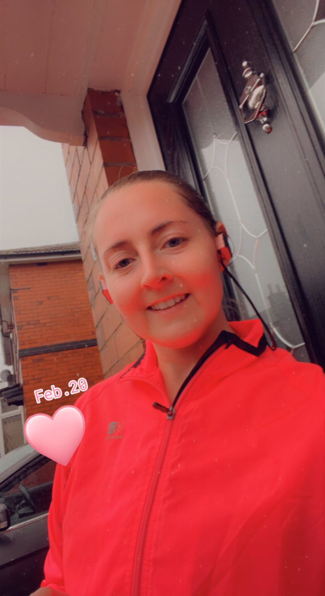 Clareylang's tweet photo. Run done in this crazy weather Clare 1οΈβ£ and storm 0οΈβ£ #sundayrunday #wetrun #ukrunchat https://t.co/aID05kAOP7