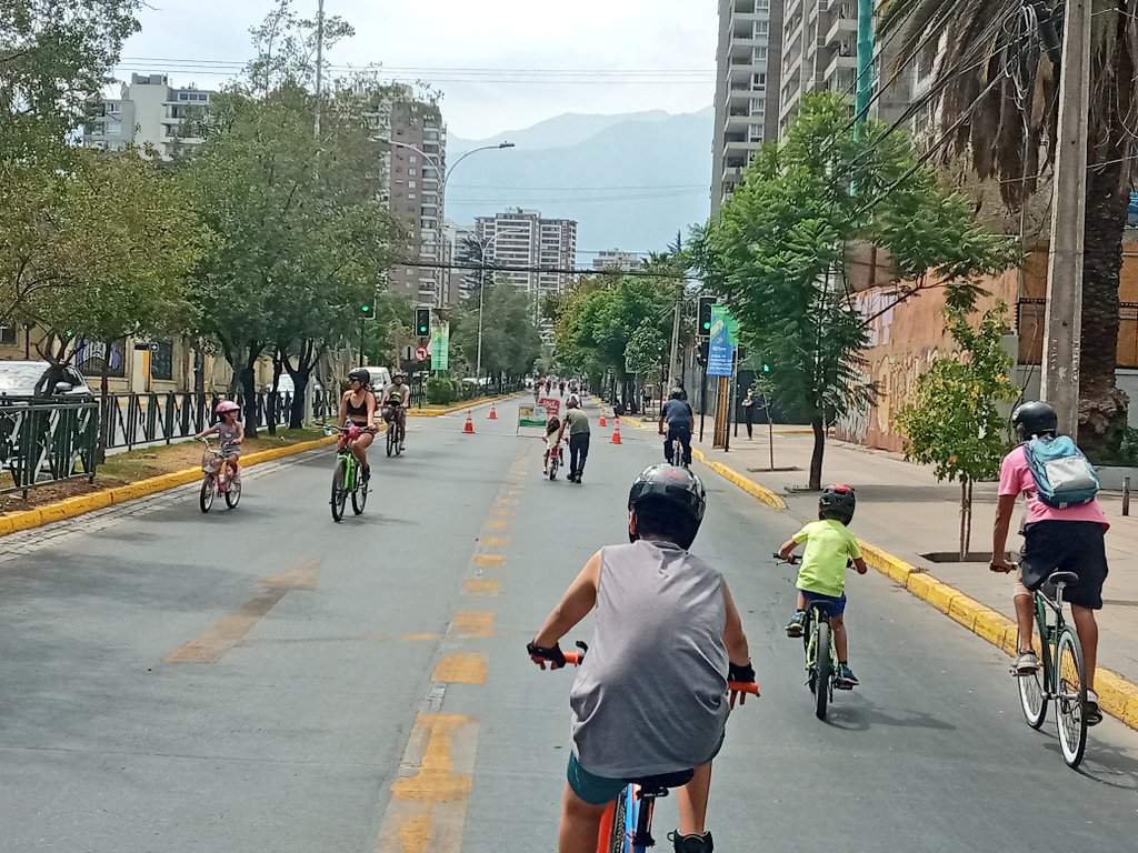 Vitacura, Provi, Stgo y Ñuñoa, 4 comunas q cuentan con ciclovías recreativas y calles abiertas para la actividad física y el encuentro social. En el Chile q viene está red urbana de bienestar debe enlazar a toda la metrópoli, sus parques, museos y comercios: DOMING🚲S INFINIT♾S!