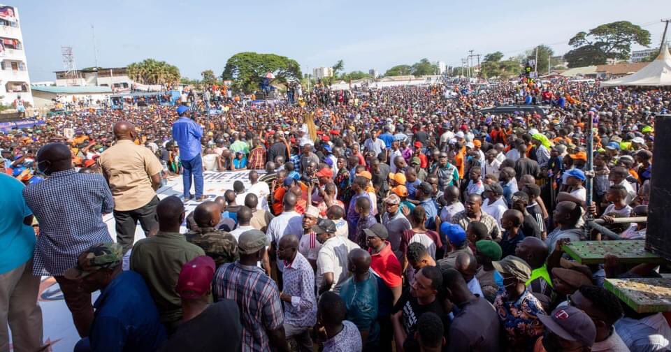 RailaOdinga's tweet photo. Mombasa yote iko ndani ya Azimio. Asanteni tutarudi tena. #OneLove #Inawezekana https://t.co/ahFRGYYJ8W