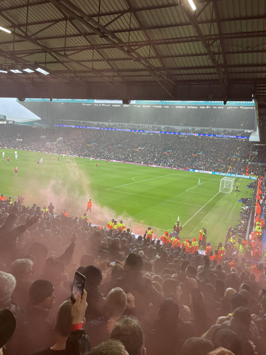 calll_n's tweet photo. Up the fucking reds 🇾🇪 https://t.co/QBaPfSo46D